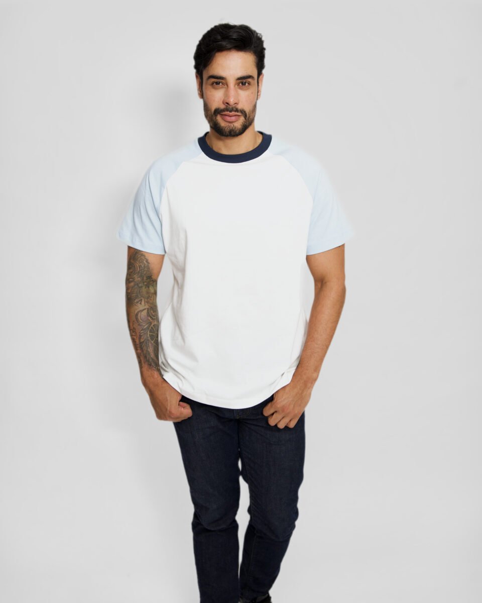 CAMISETA MASC CRUDO/CELESTE -